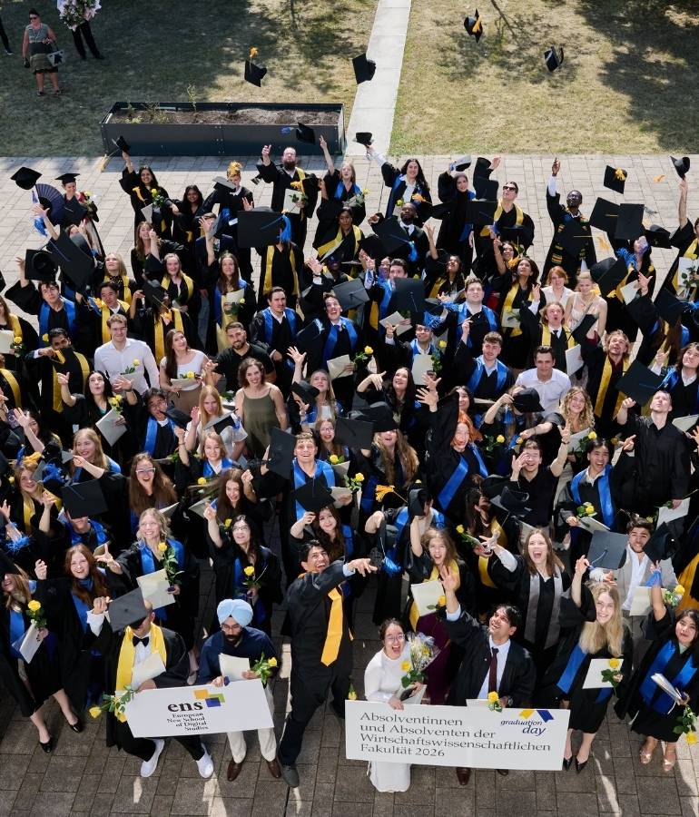 viadrina-wiwi-graduation-day-770x900px-c-andreas-labes