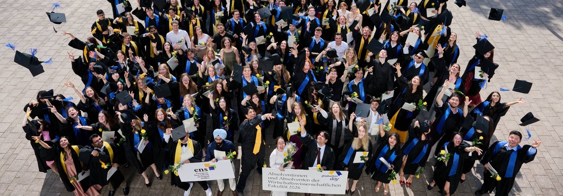 Graduates on graduation day on the Viadrina campus
